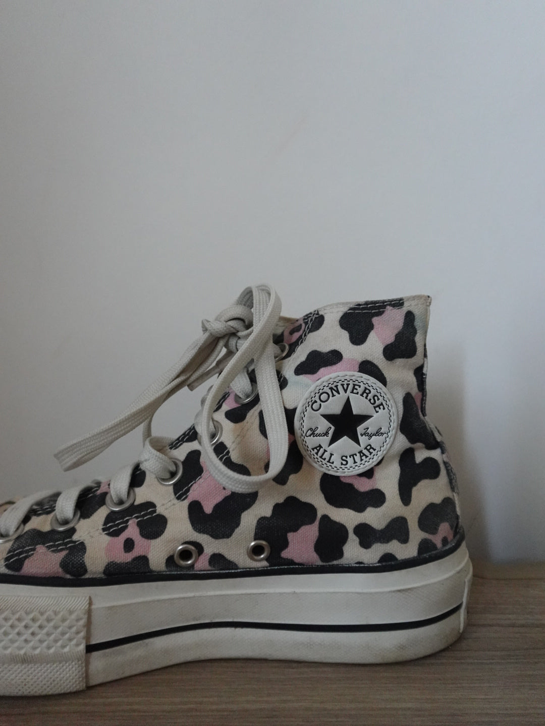 Converse leopard high shoes