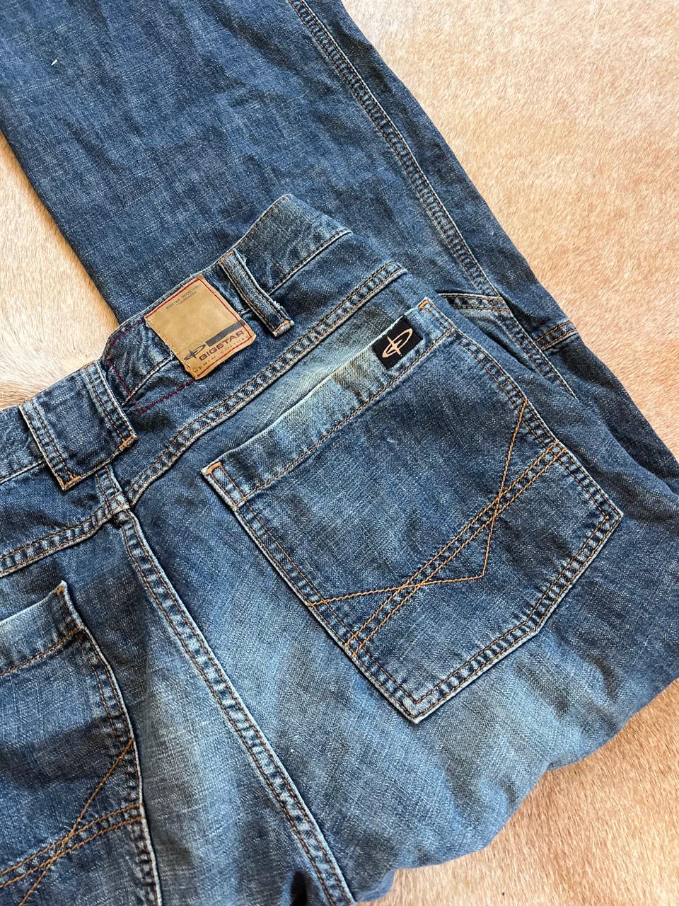 Vintage 2000s mid/high waist jeans