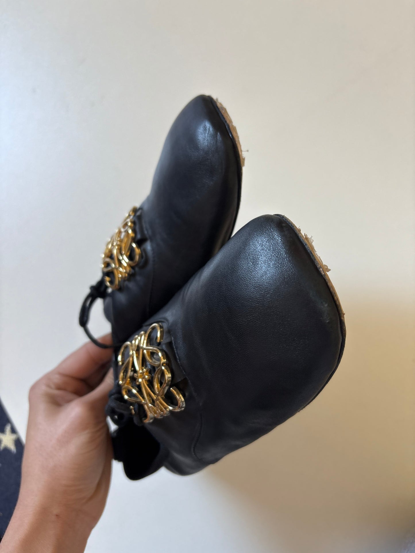 Loewe black leather flat shoes