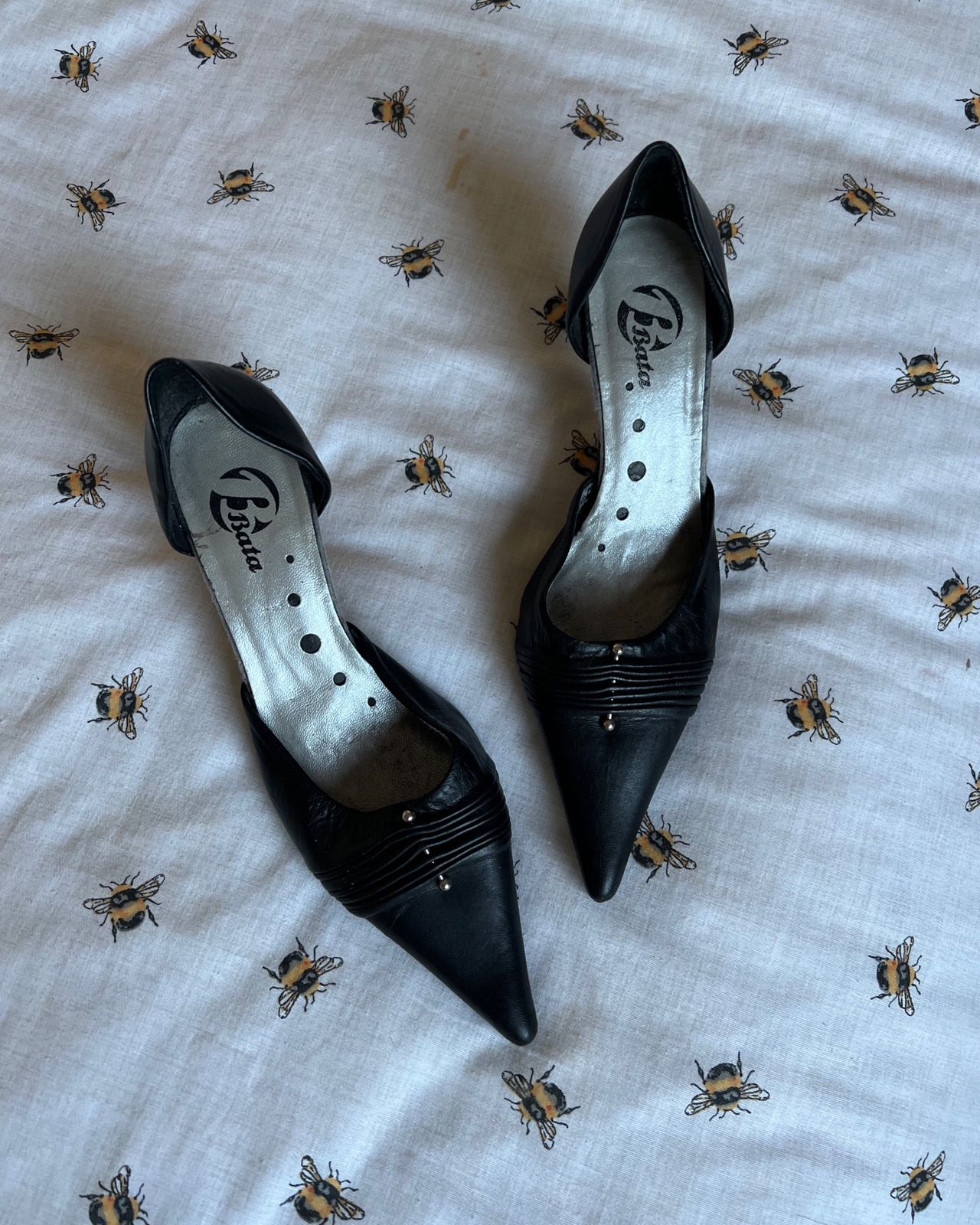 Bata leather pointy pierced heels