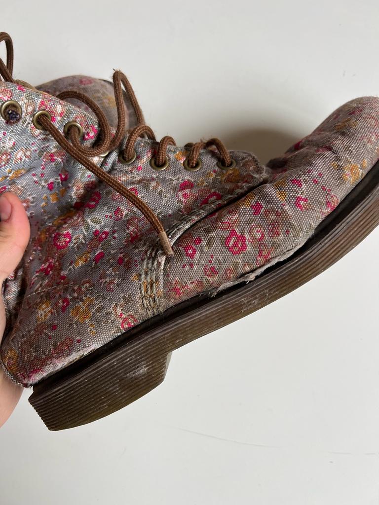 Dr martens floral boots