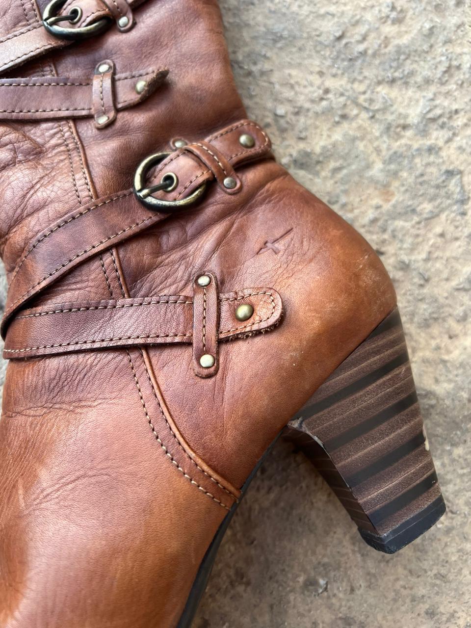 Tamaris leather light brown buckled boots