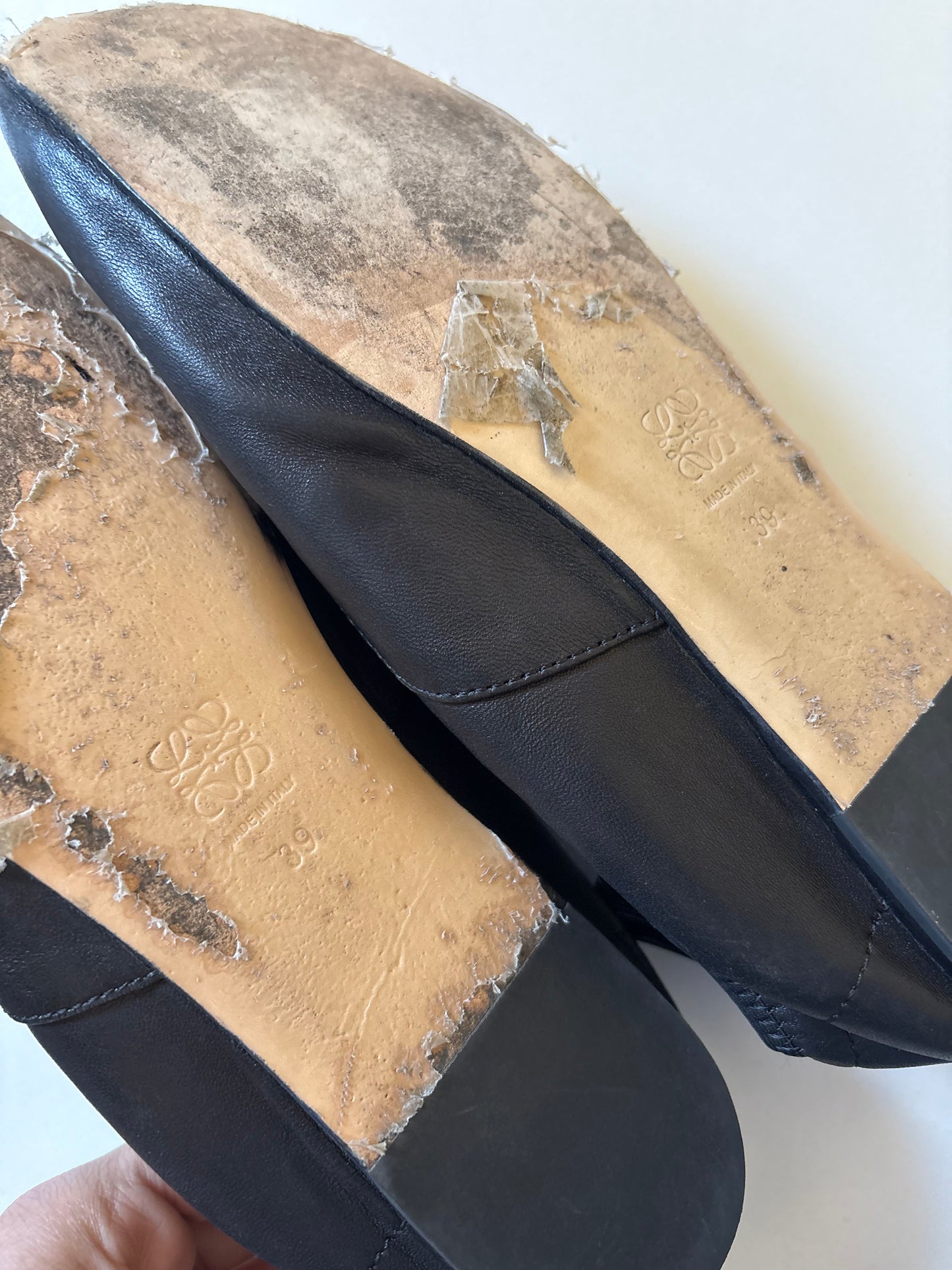 Loewe black leather flat shoes