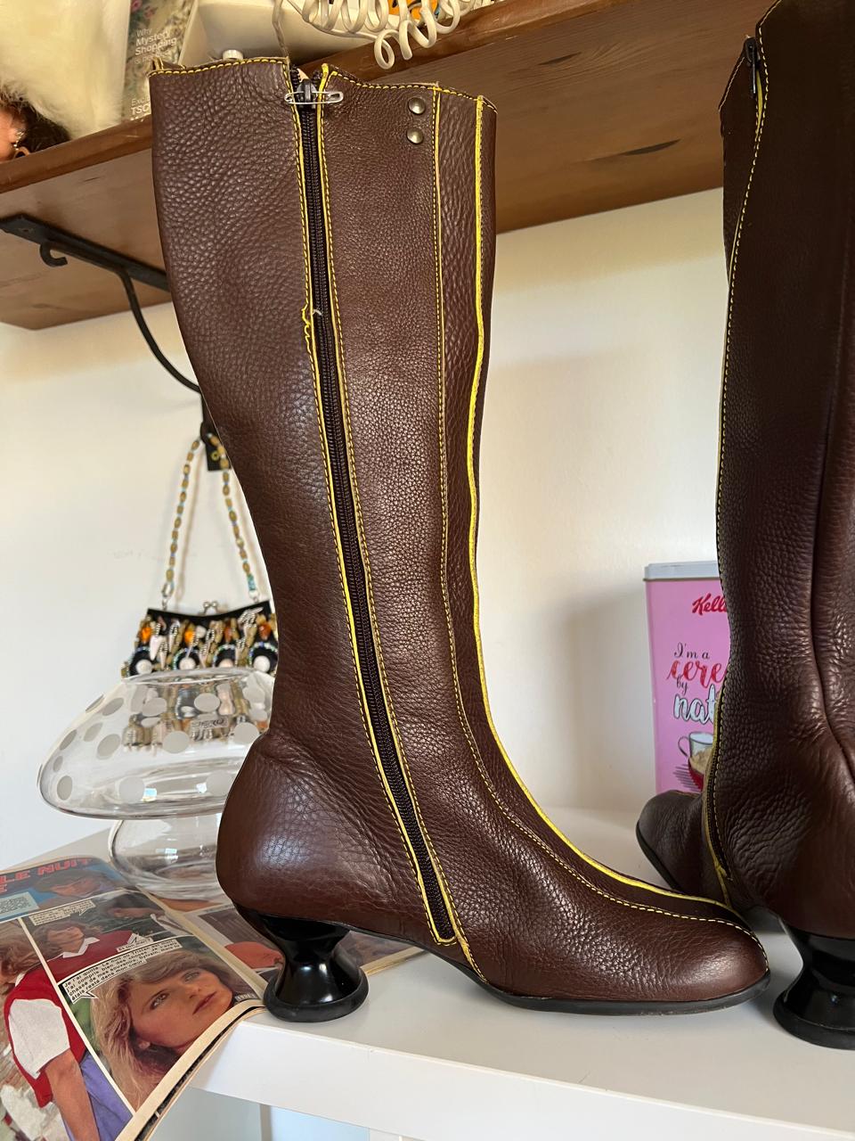 Fluevog vintage brown leather round toe boots