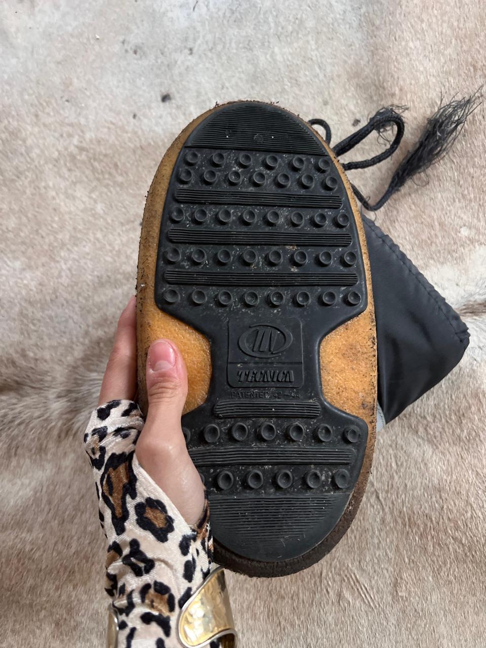 Black moon boots