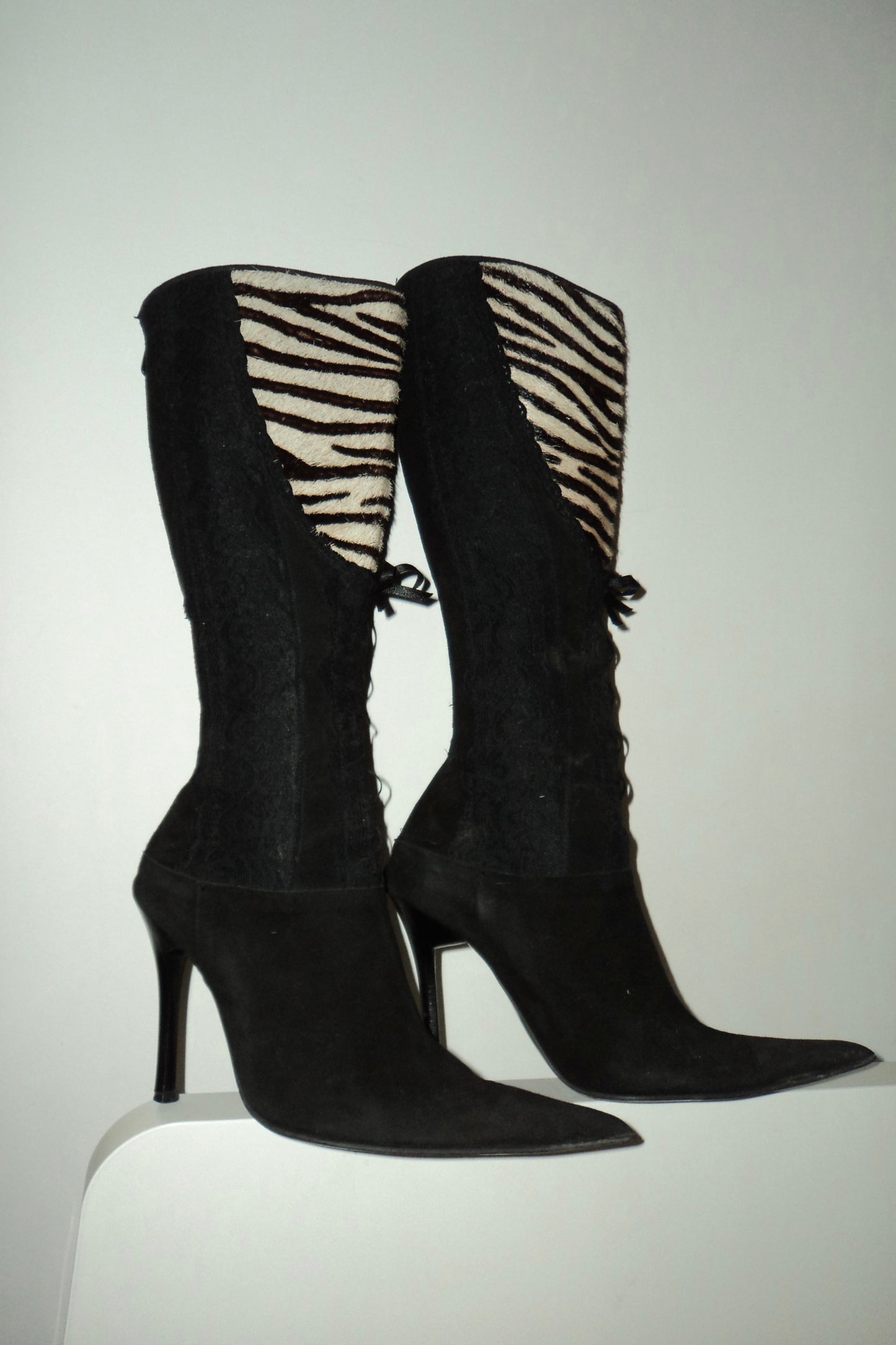 2000s heeled boots.