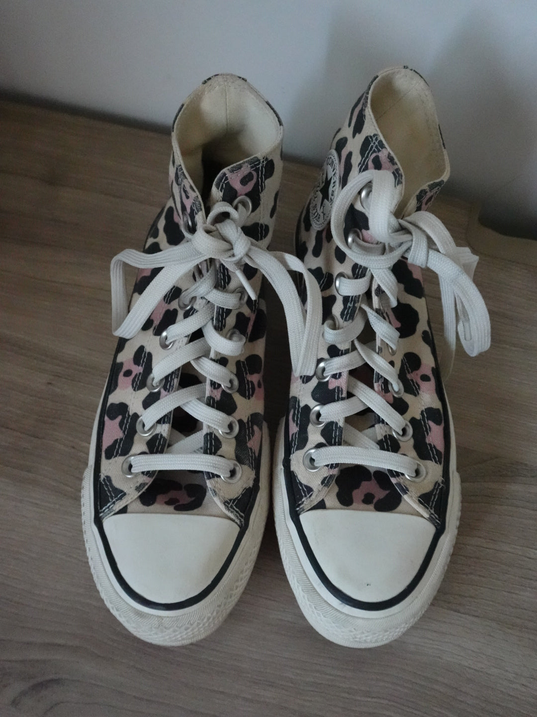 Converse leopard high shoes