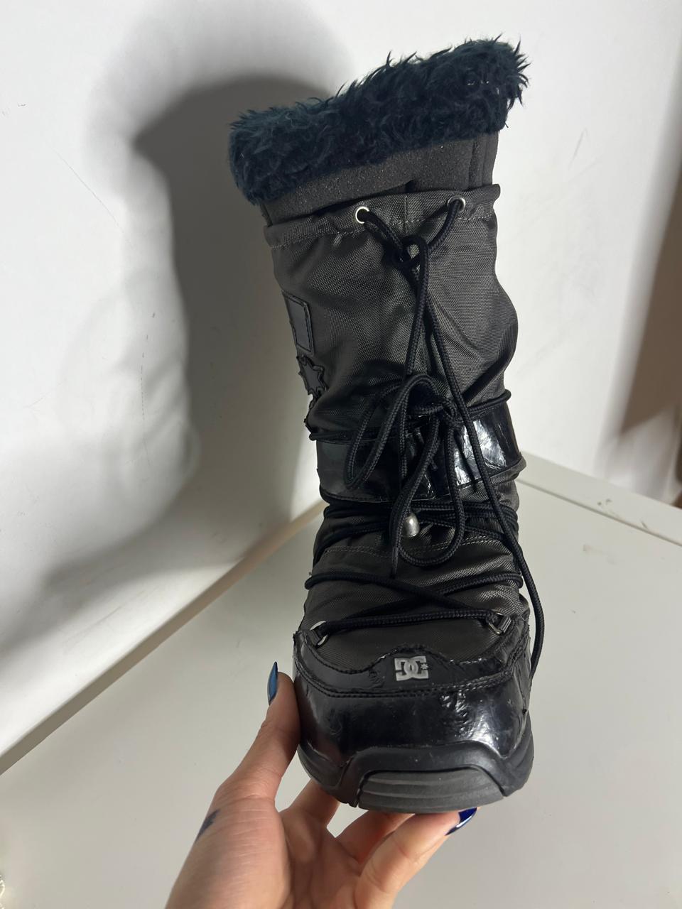 DC vintage moon boots