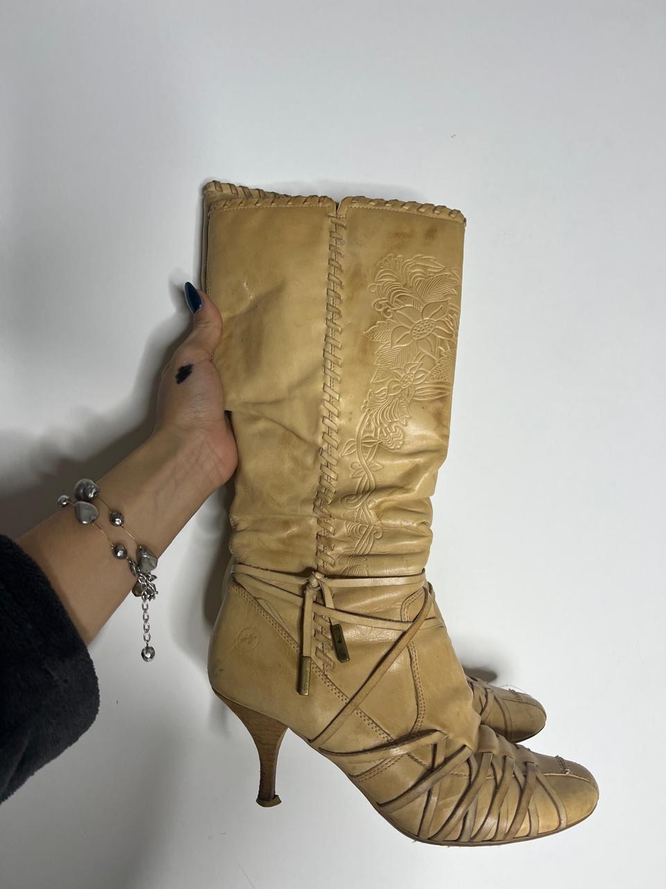 Vintage Bronx leather round toe heeled boots
