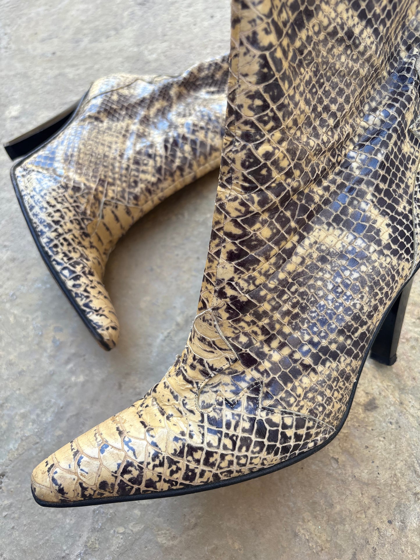 Snake leather pointy heeled boots