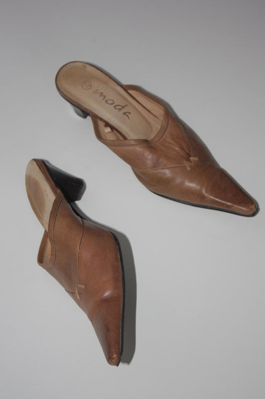 Vintage styled leather mules