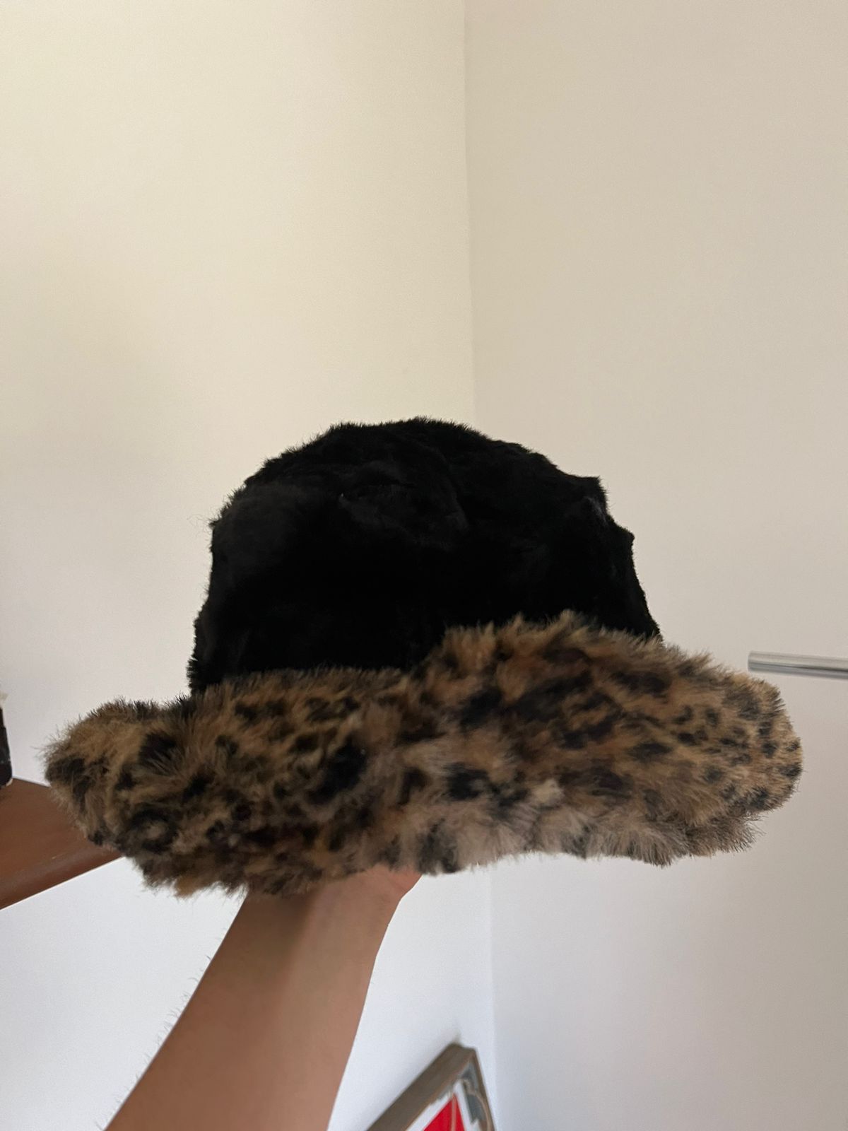 Animal print black fur hat