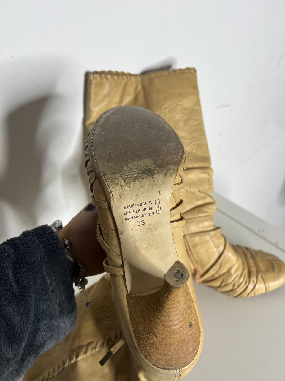 Vintage Bronx leather round toe heeled boots