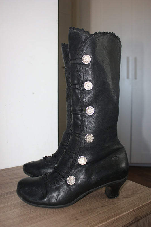 Brako leather kitten heeled boots