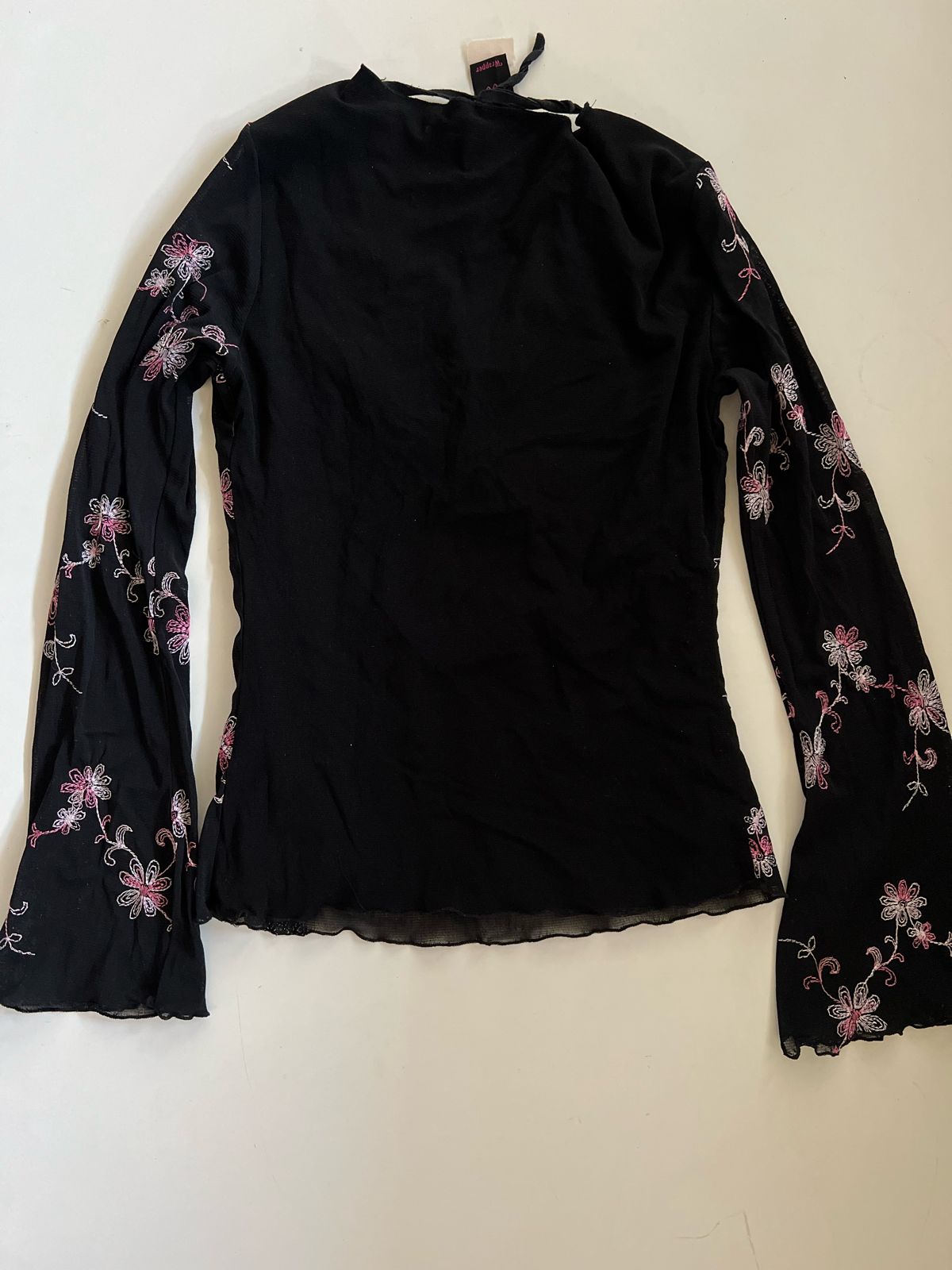 Y2k embroidered floral flowy sleeves top