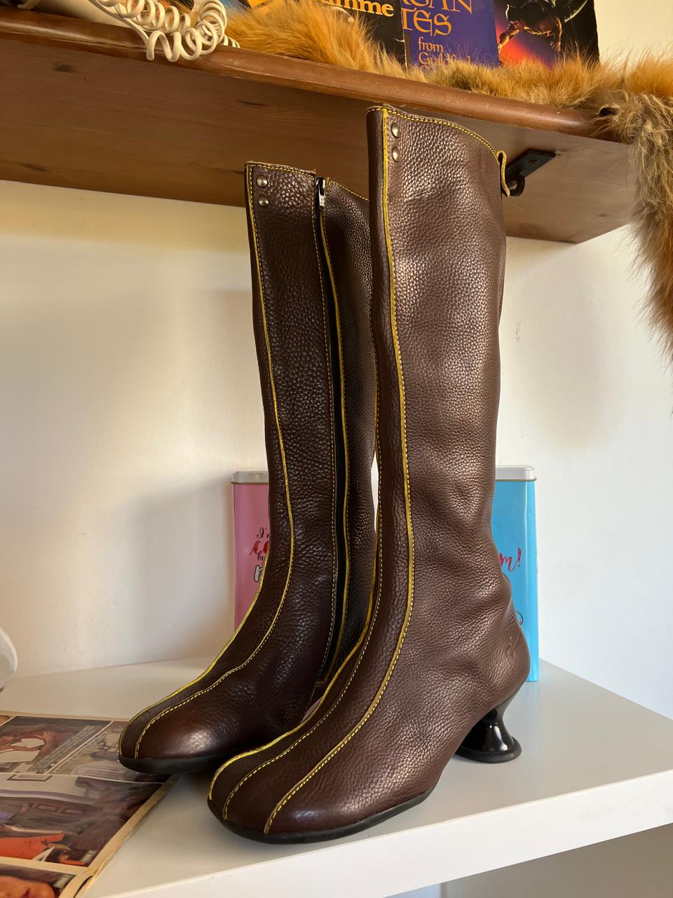 Fluevog vintage brown leather round toe boots