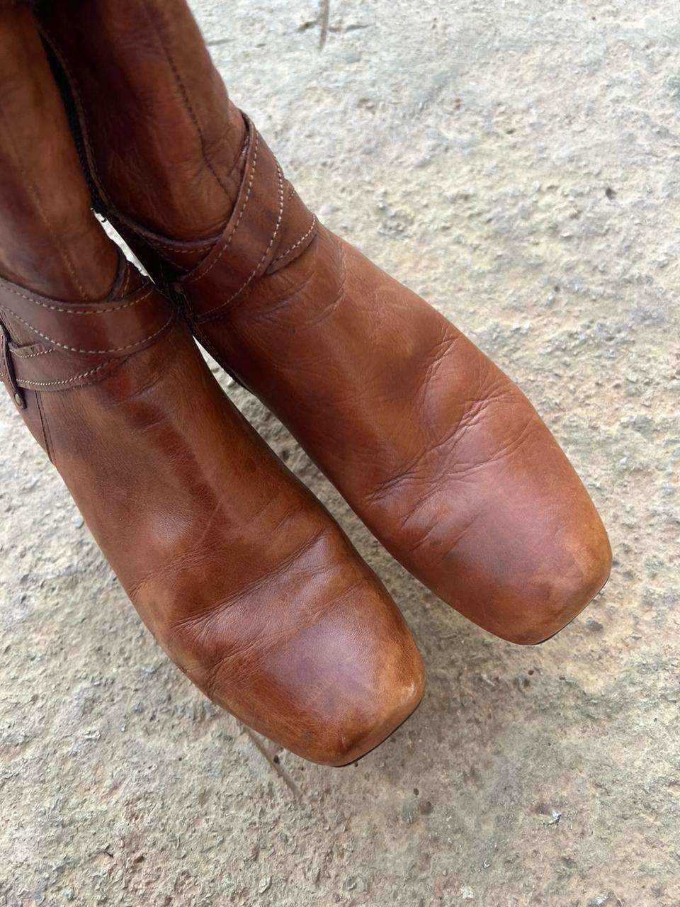 Tamaris leather light brown buckled boots