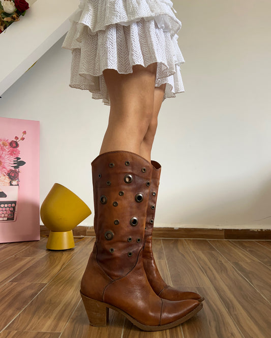 Vintage light brown pointed cowboy boots