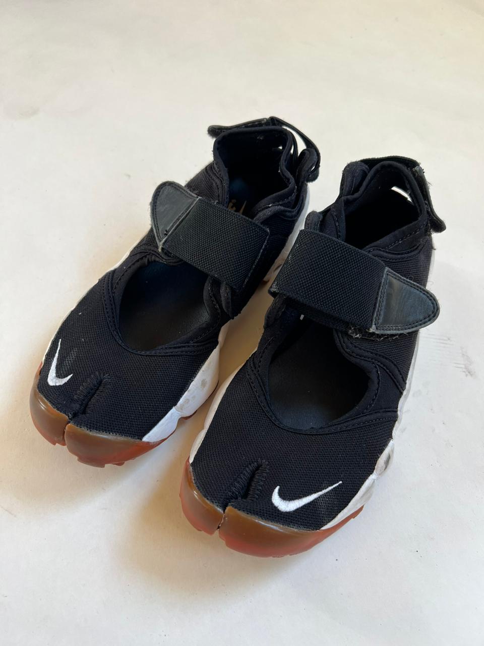 Nike air rift tabi shoes