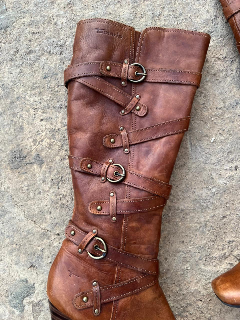 Tamaris leather light brown buckled boots