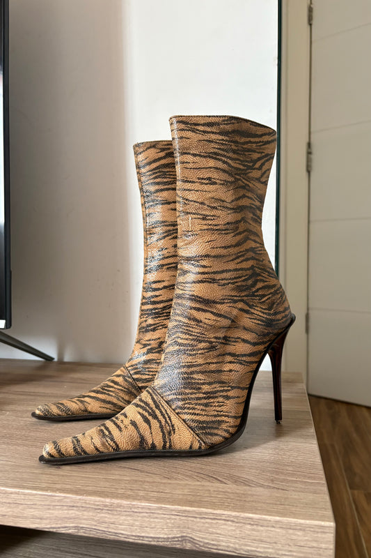 Tiger leather pointy heeled boots
