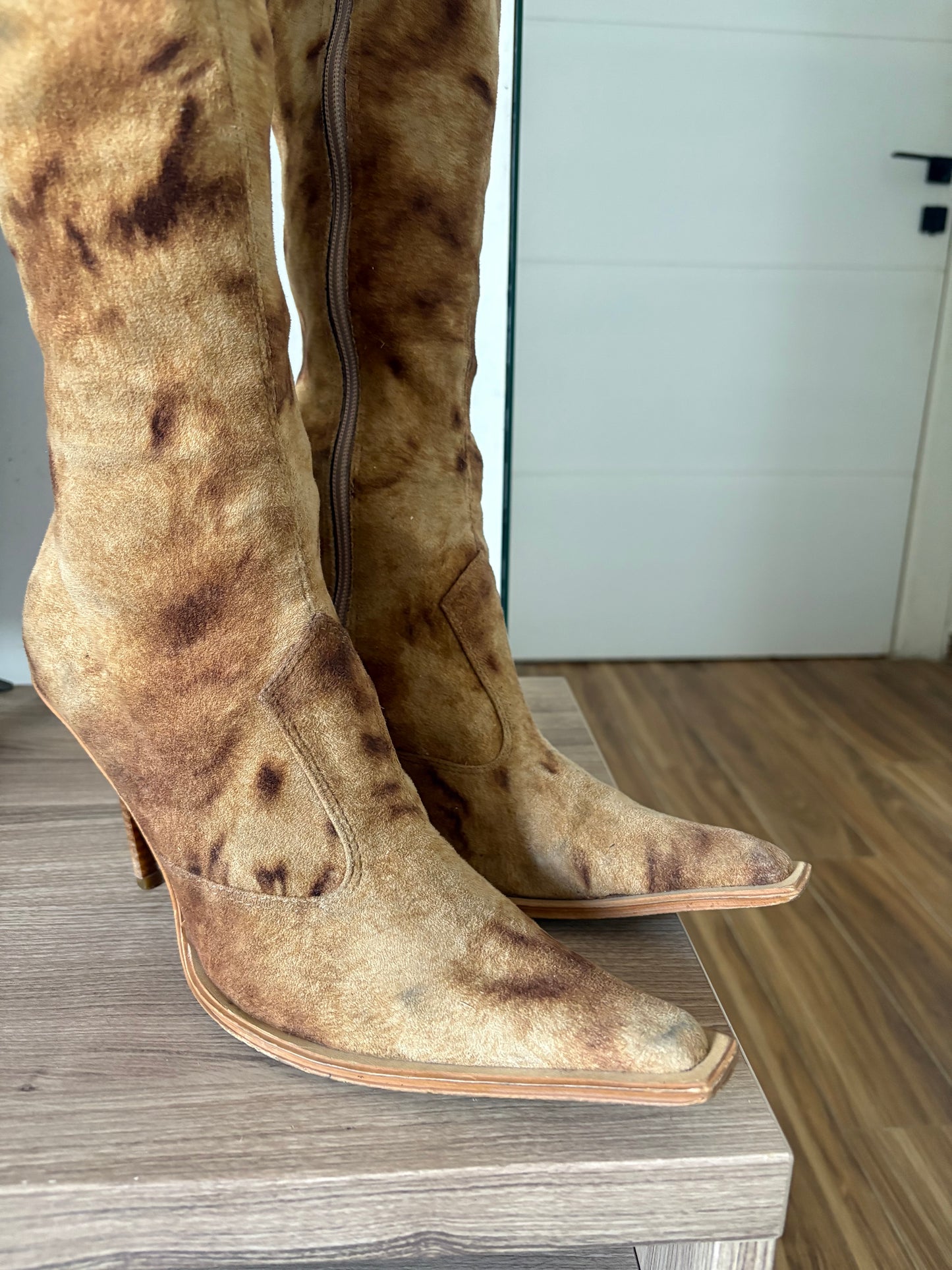 Suede pointy heeled boots