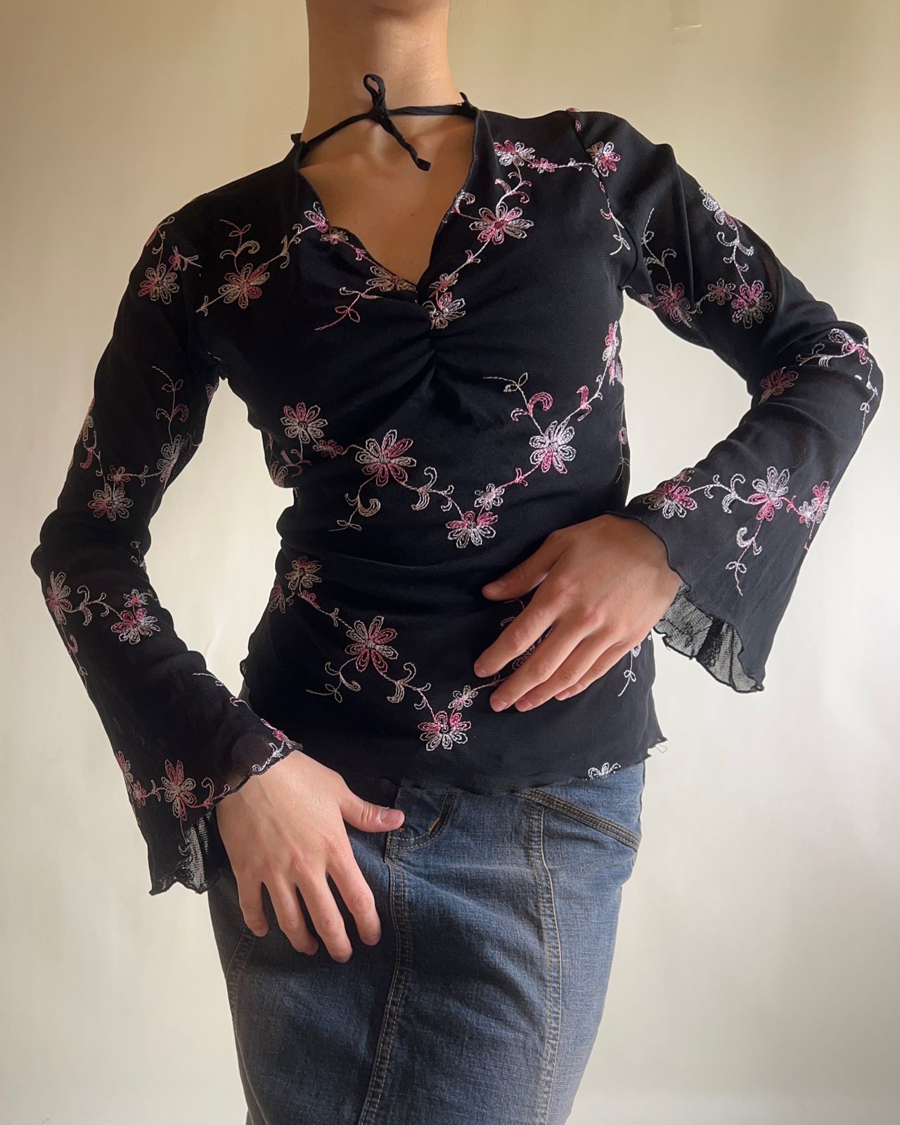 Y2k embroidered floral flowy sleeves top