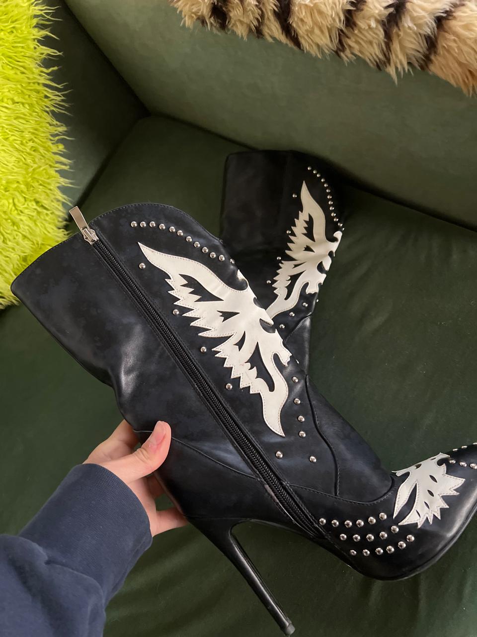 Western embroidered black heeled boots