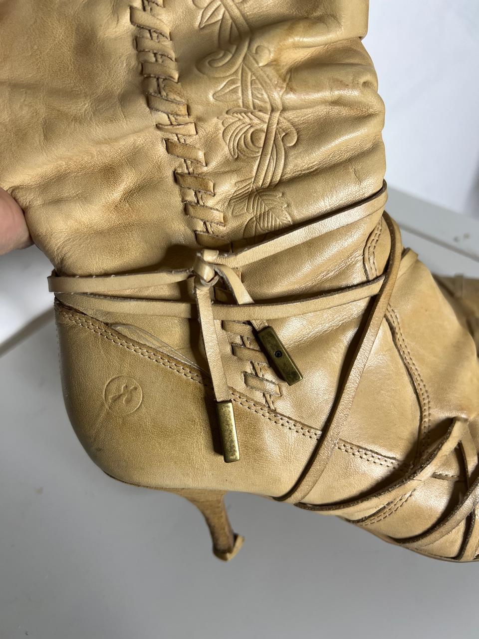 Vintage Bronx leather round toe heeled boots