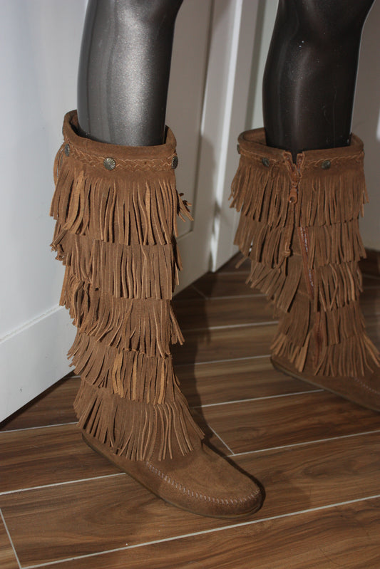 Suede fringed boots