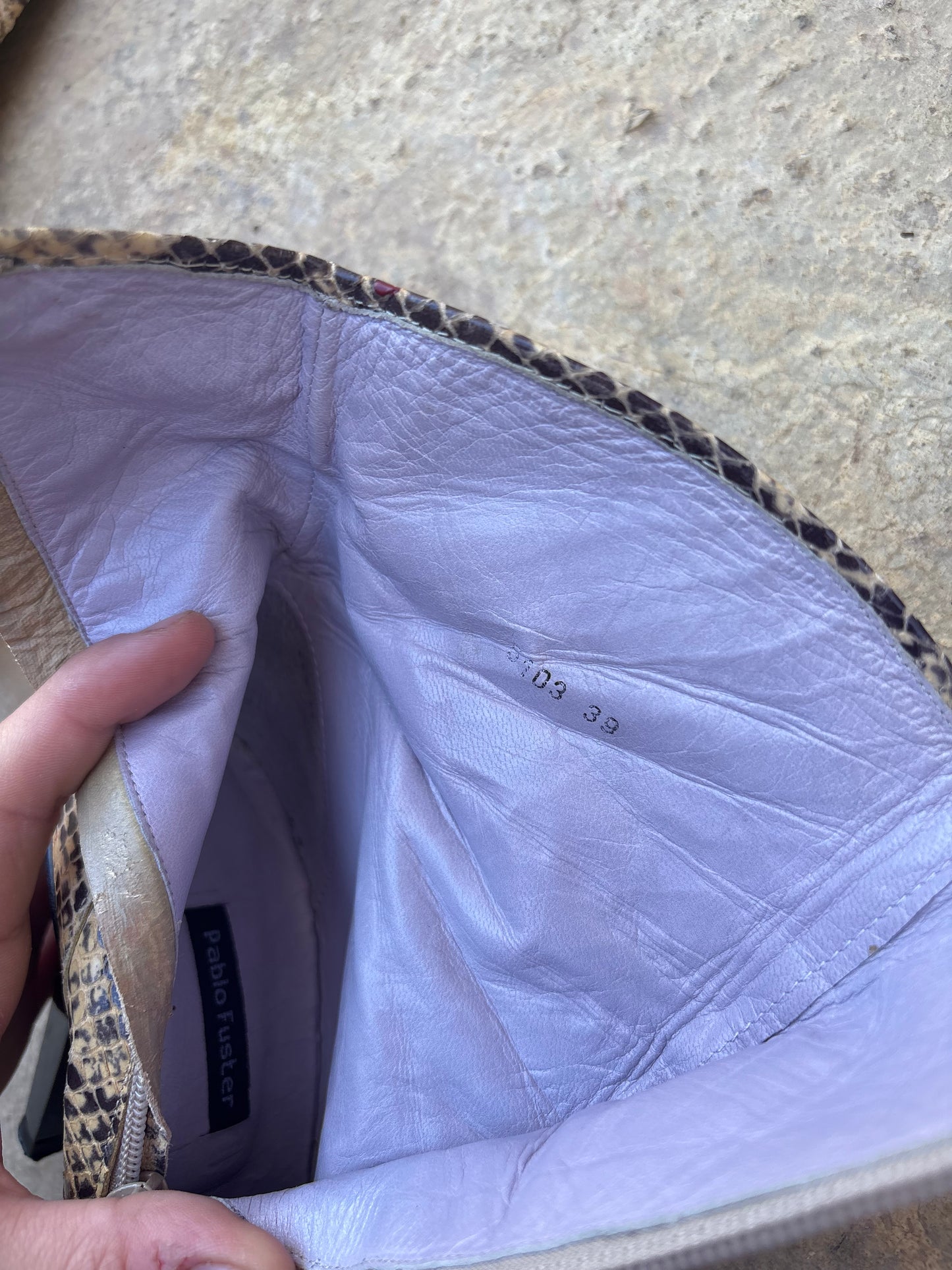 Snake leather pointy heeled boots