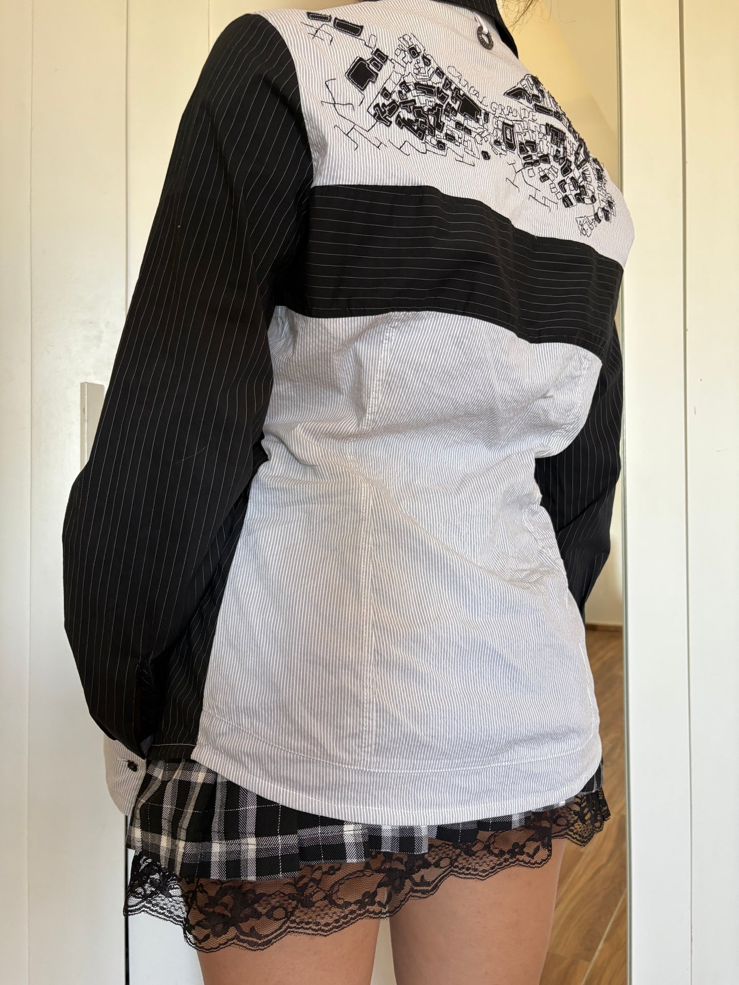 Save the queen button up