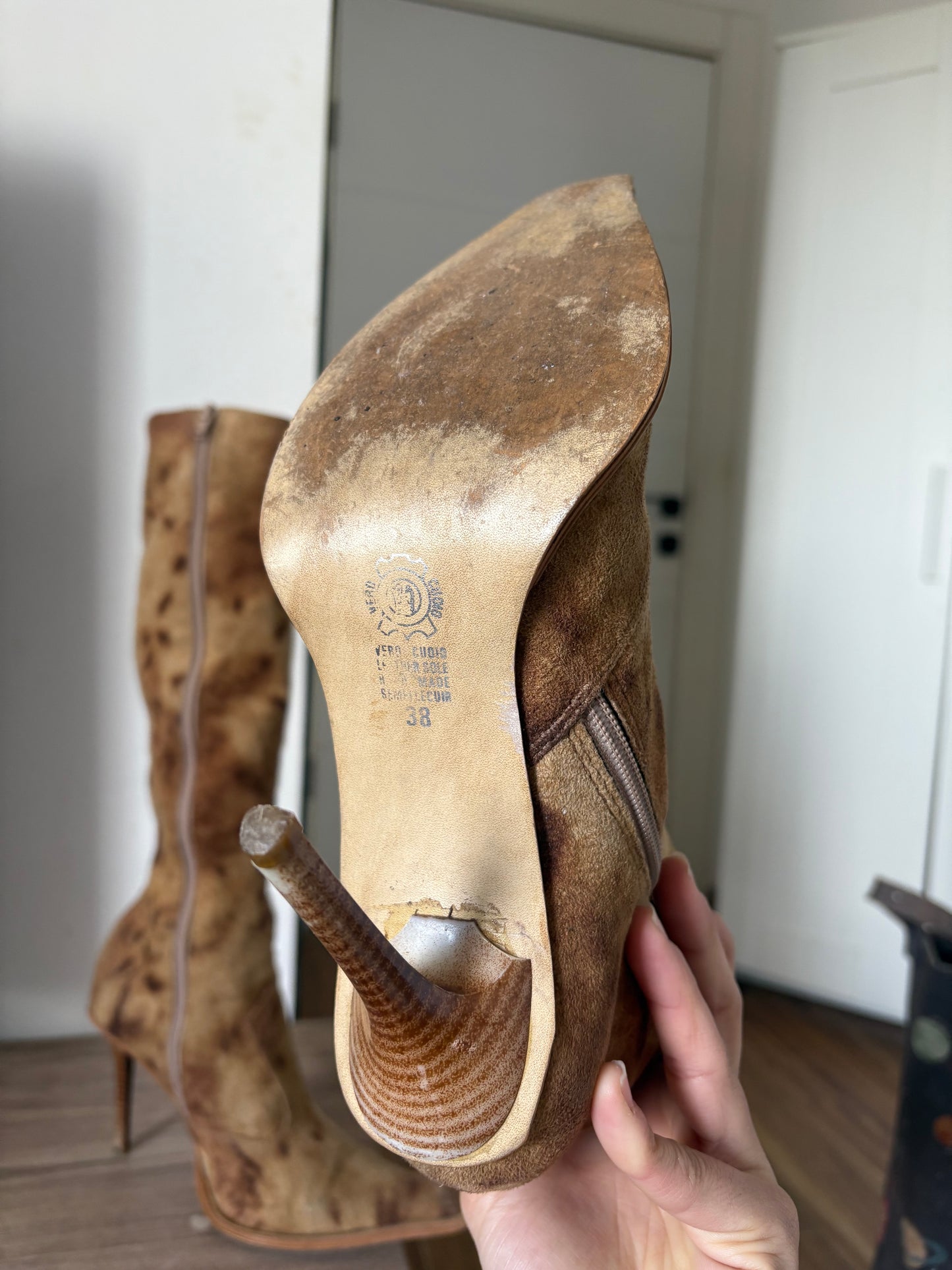 Suede pointy heeled boots