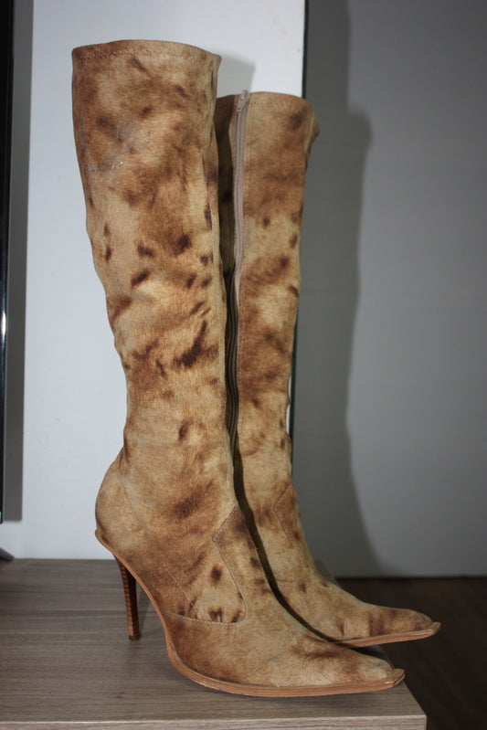 Suede pointy heeled boots