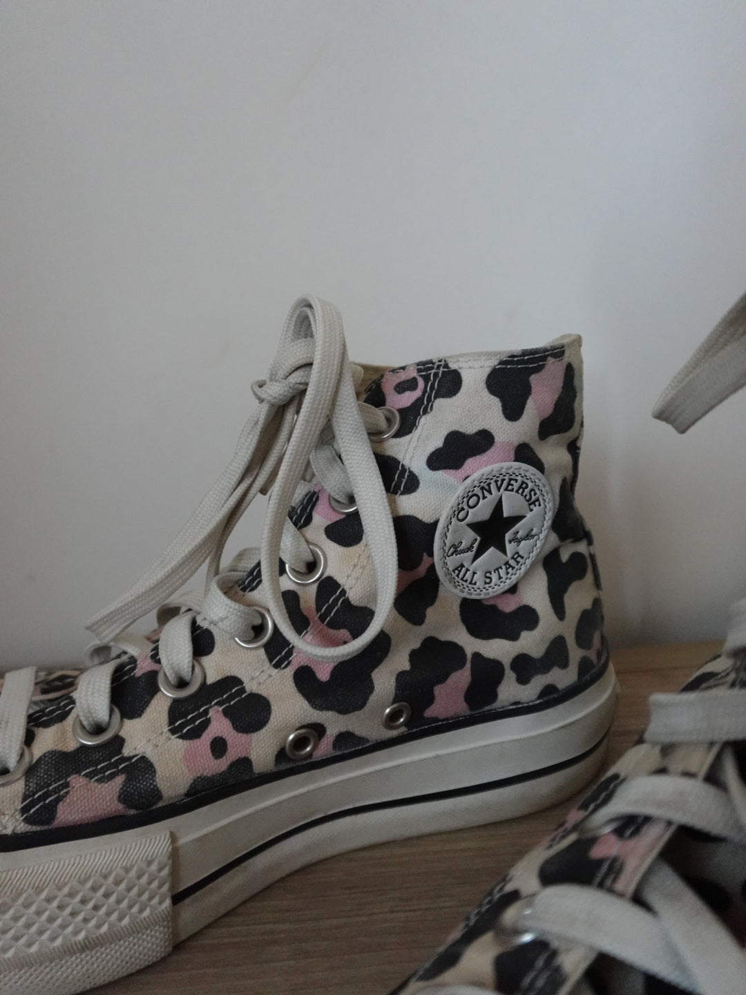 Converse leopard high shoes