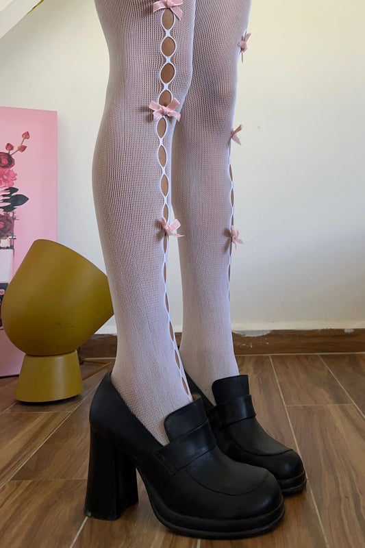 Leather black round toe heeled pumps