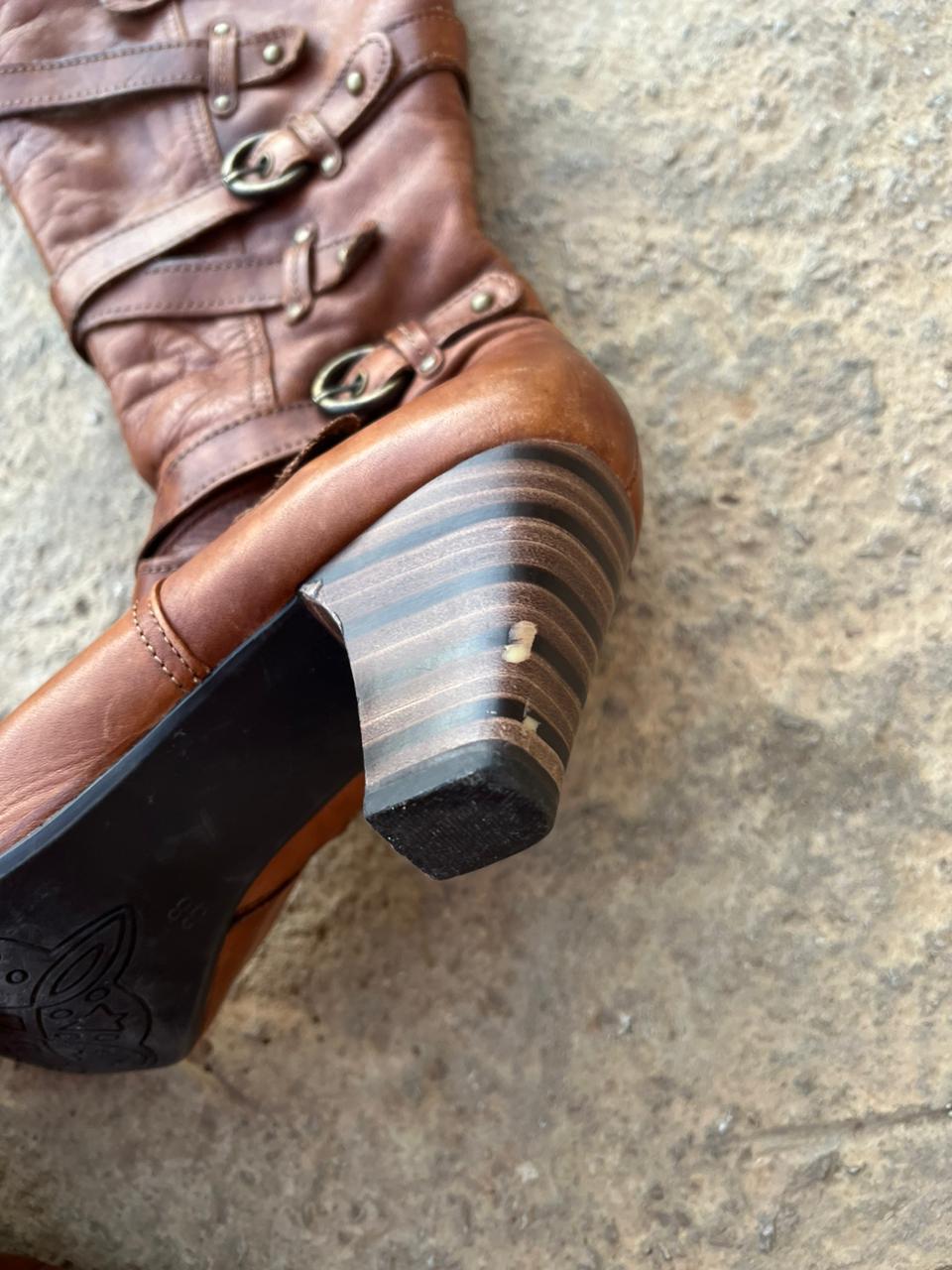 Tamaris leather light brown buckled boots
