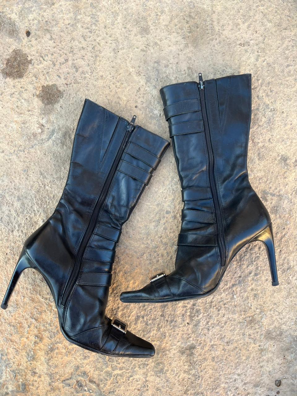 Bronx leather buckled pointy boots