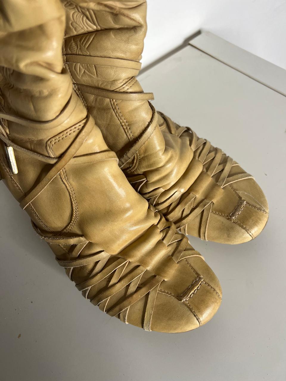 Vintage Bronx leather round toe heeled boots