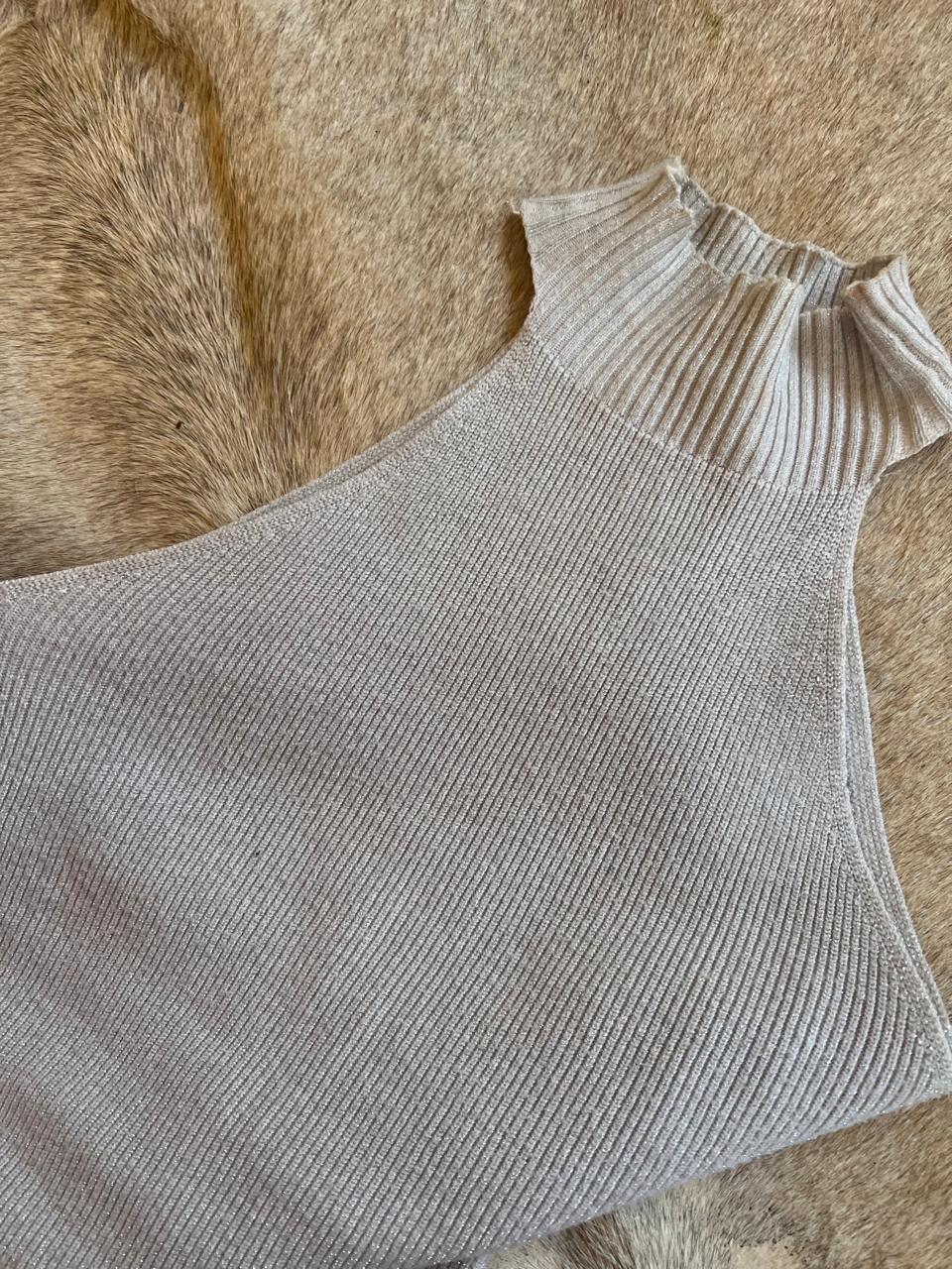 Ribbed turtle neck glittery top