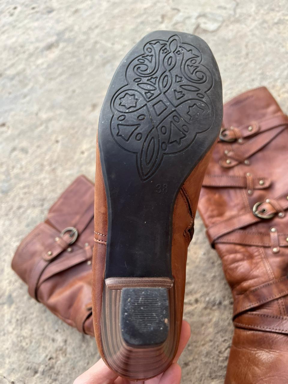 Tamaris leather light brown buckled boots