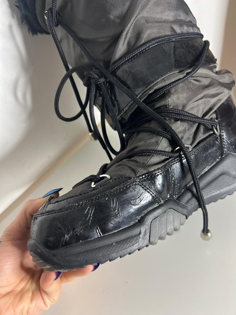 DC vintage moon boots